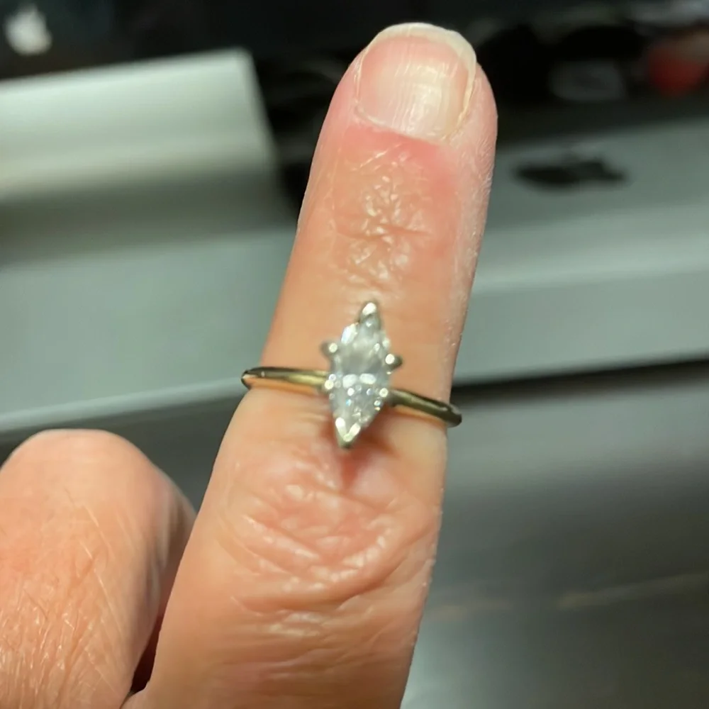 Beautiful 1 carat REAL Marquise cut diamond ring. - Picture 3 of 7